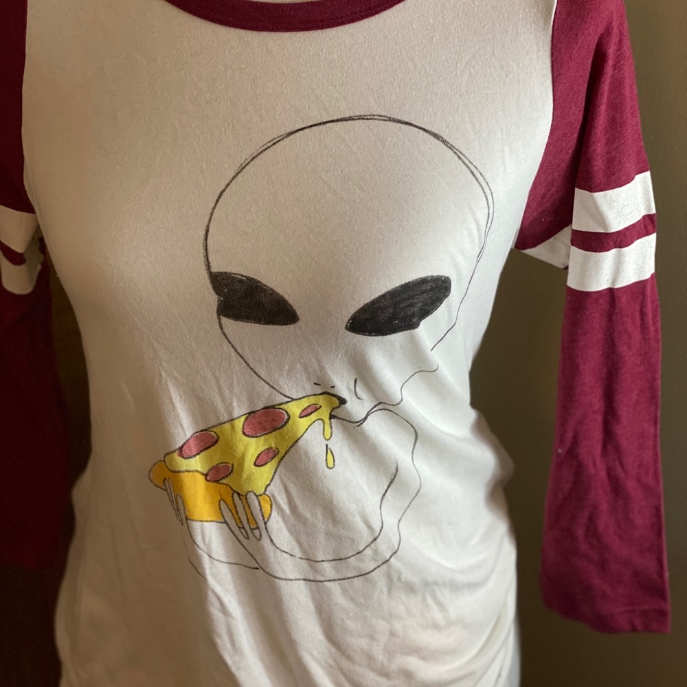 Trendy Baseball T-shirt | Alien Eating Pizza